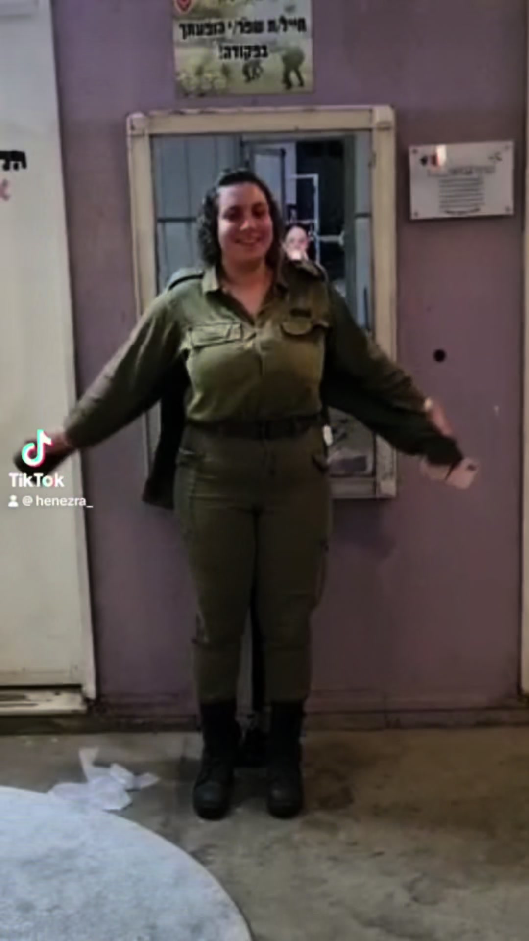 @Henezra_