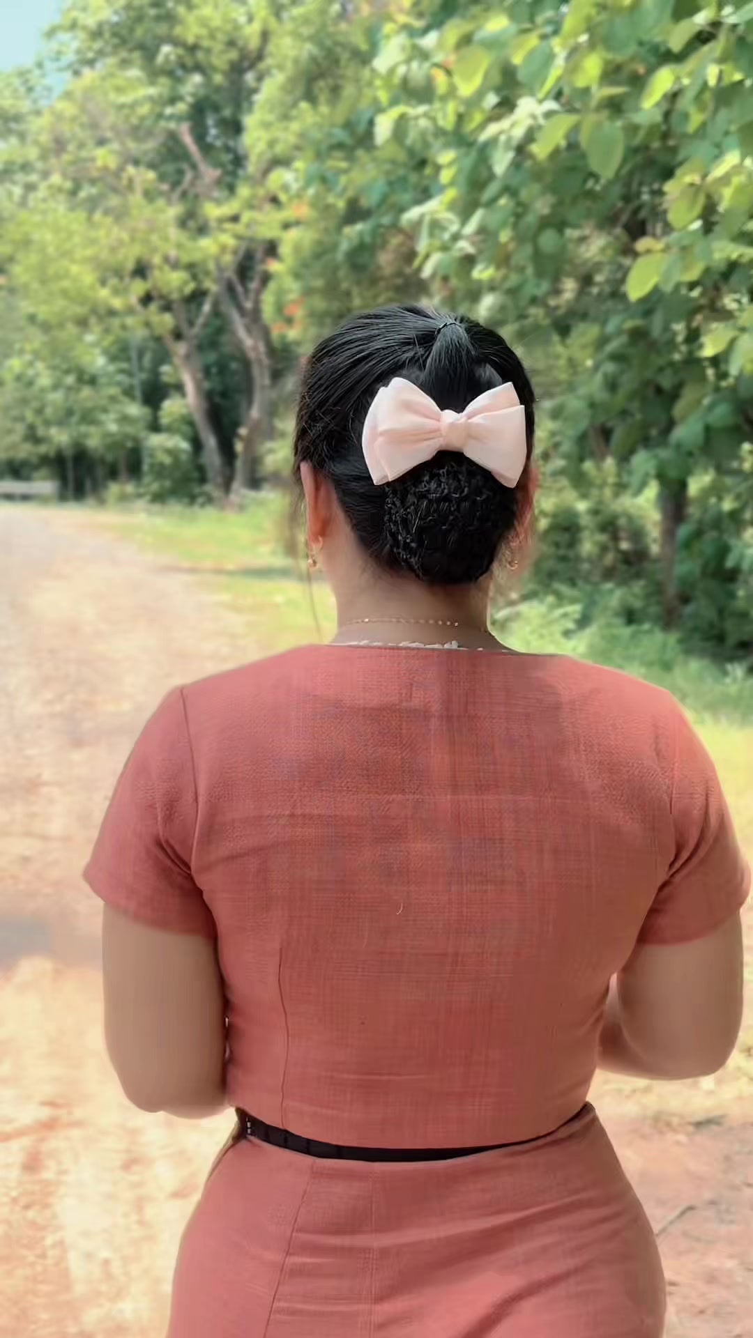 @Shwe Yie ♒️(ခေတ်ဆန်းယဉ် 👗🧵)