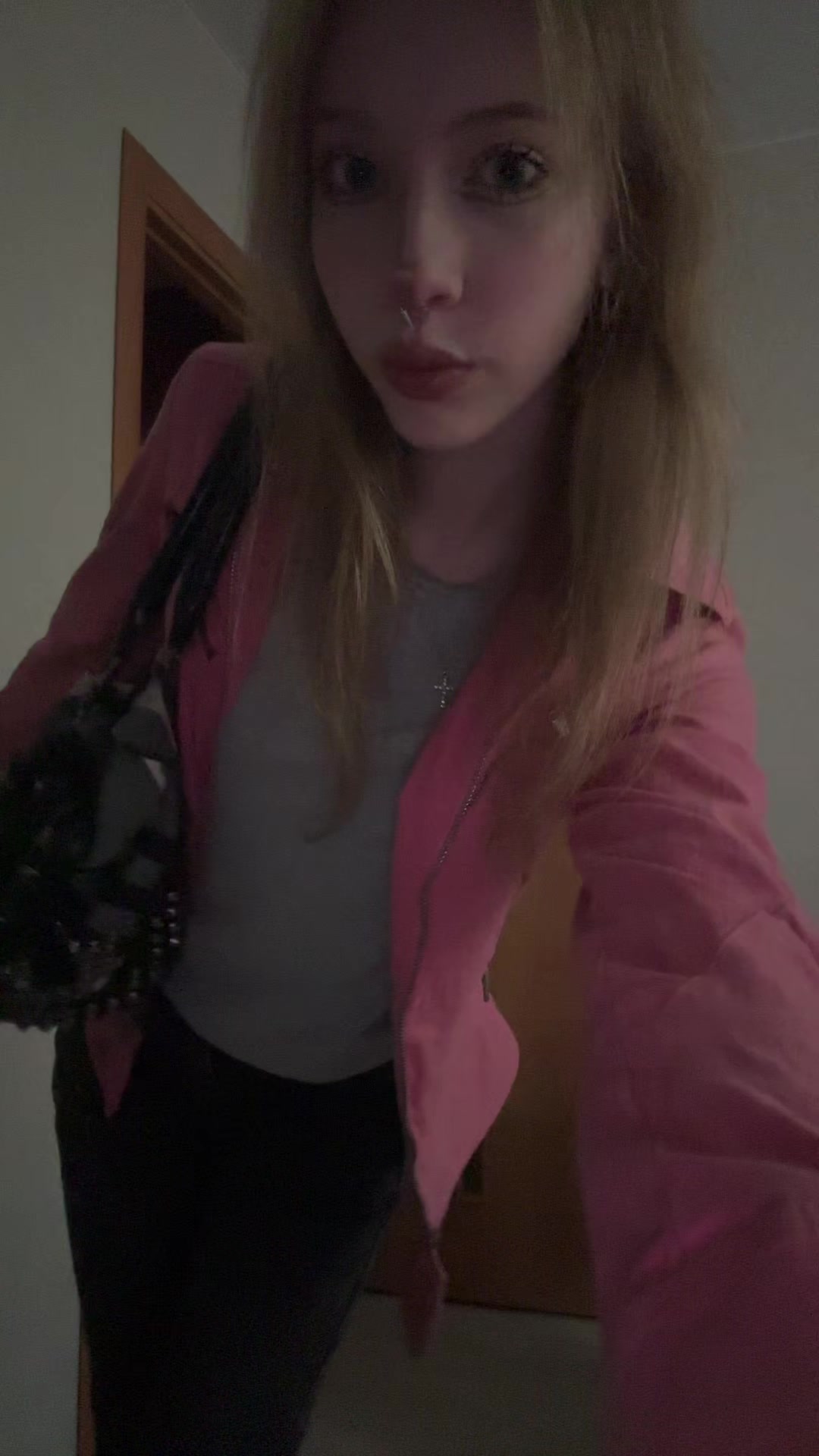 @>_*