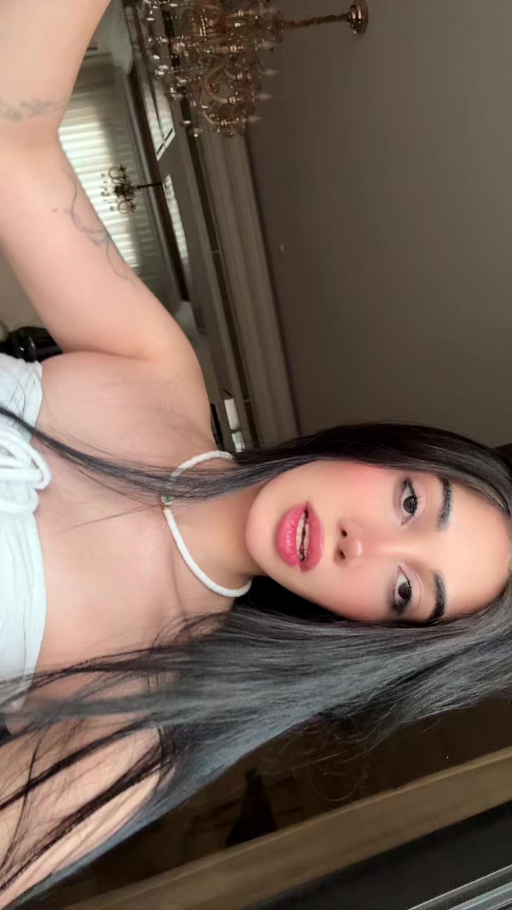 @arianazareei__