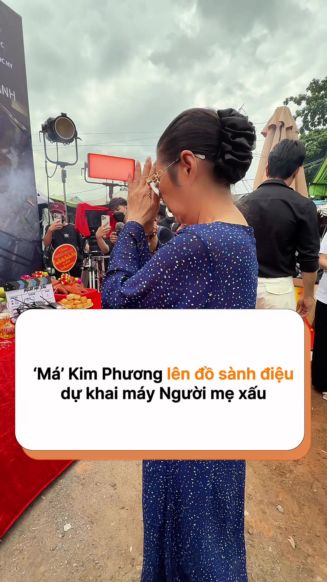 @H&oacute;ng Showbiz Việt