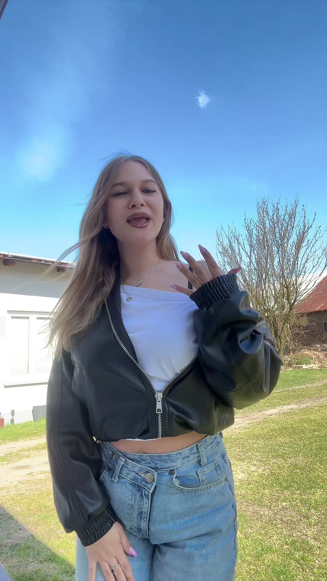 @AiluJ <3
