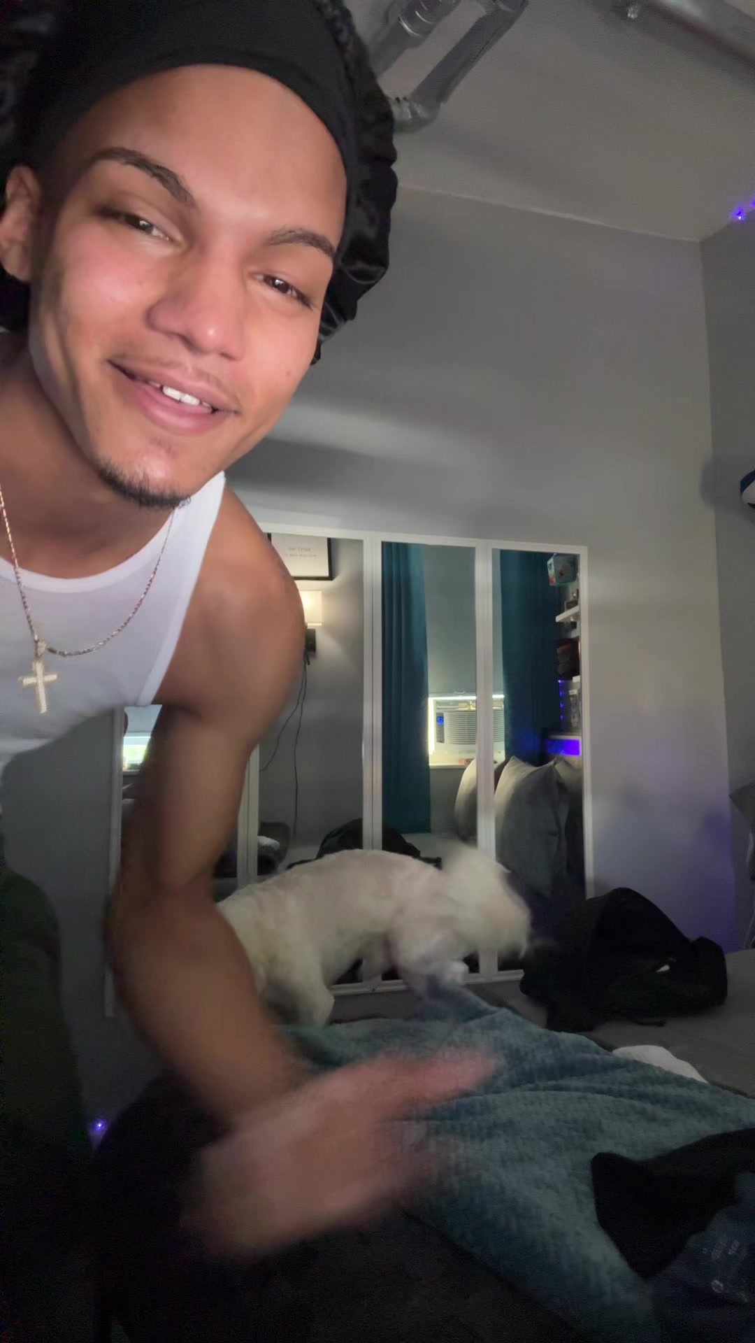 @astackzzz_