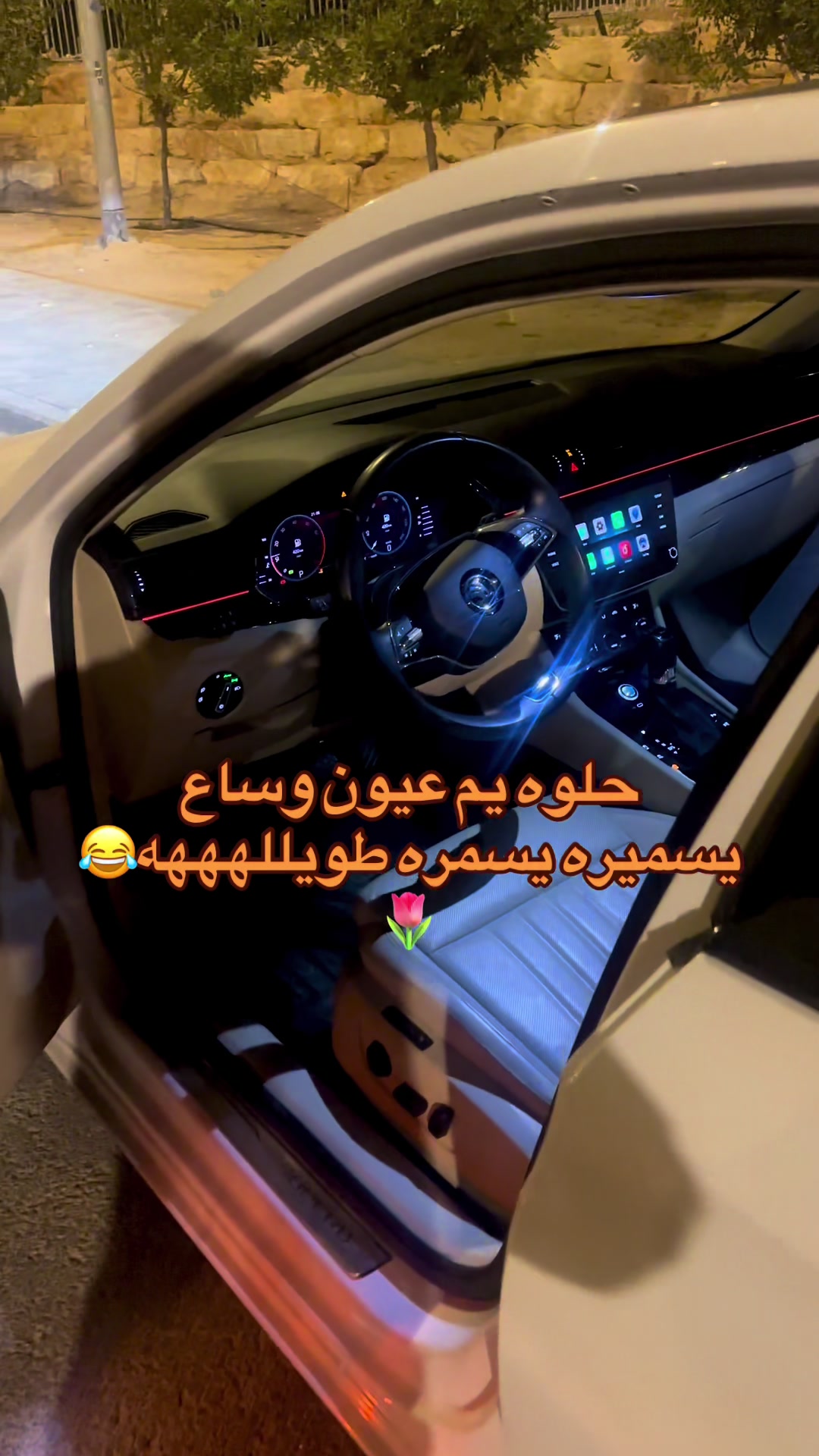 @؏