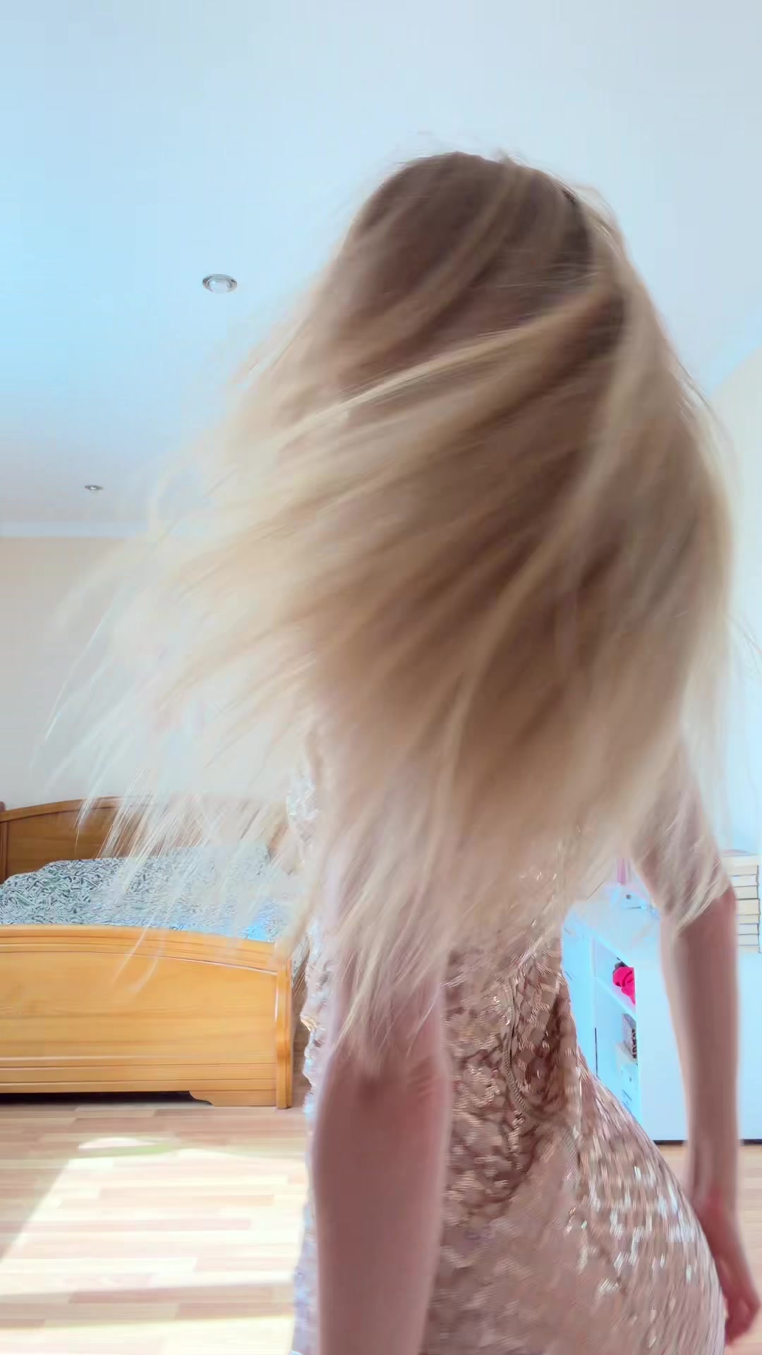 @Blondinka