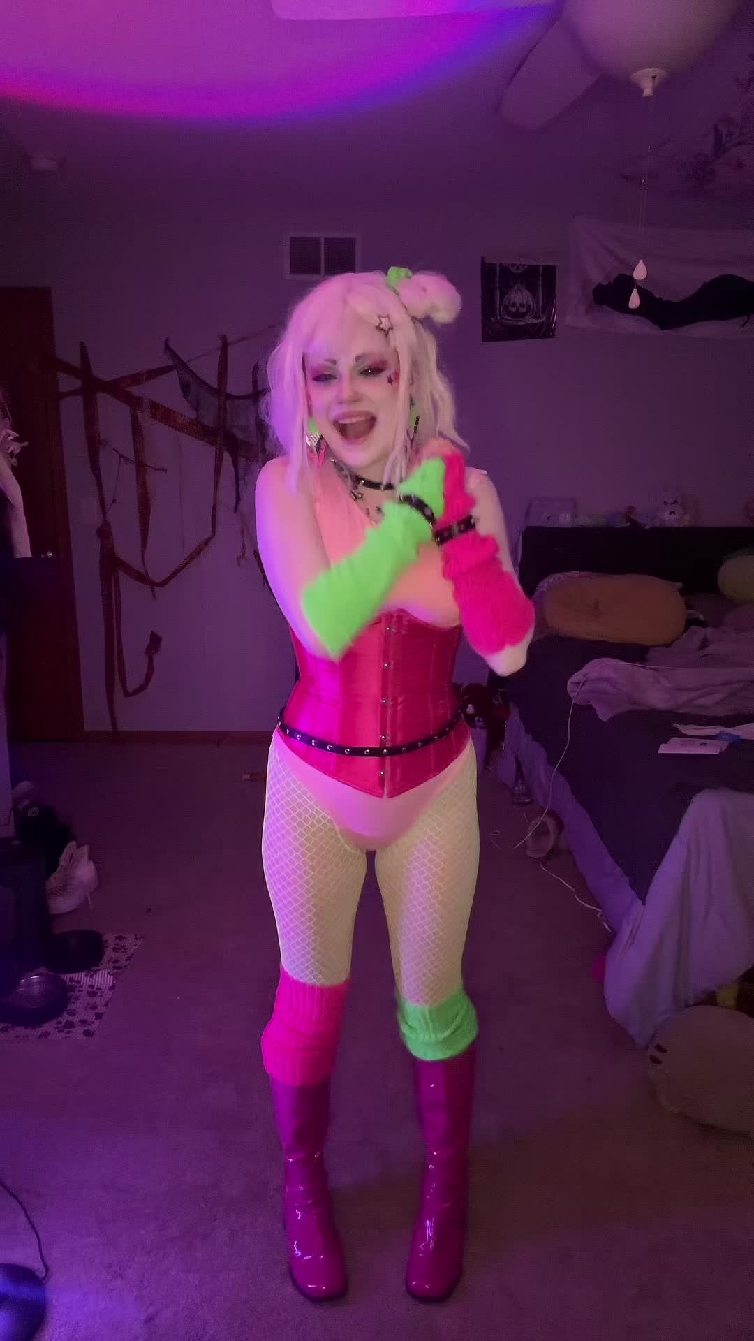 @Beeisbonkers