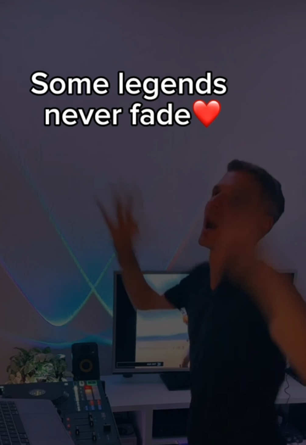 @AVELØ