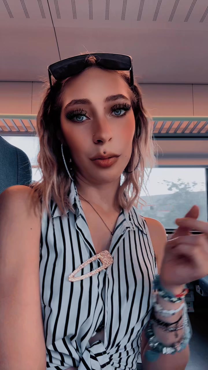 @Claudia🖤