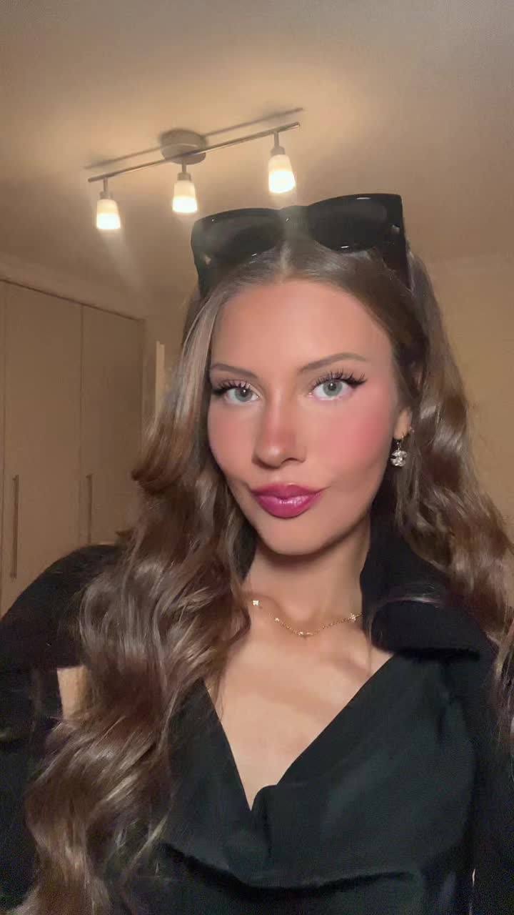 @Laura Zoe๐