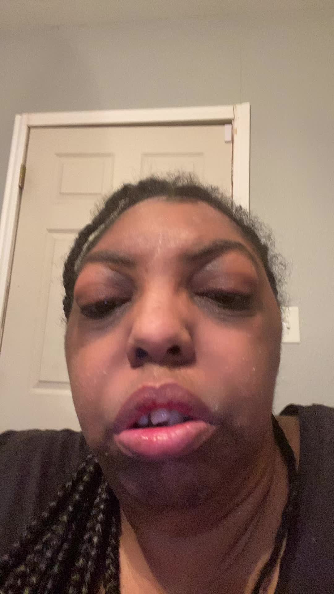 @_shannonderouen