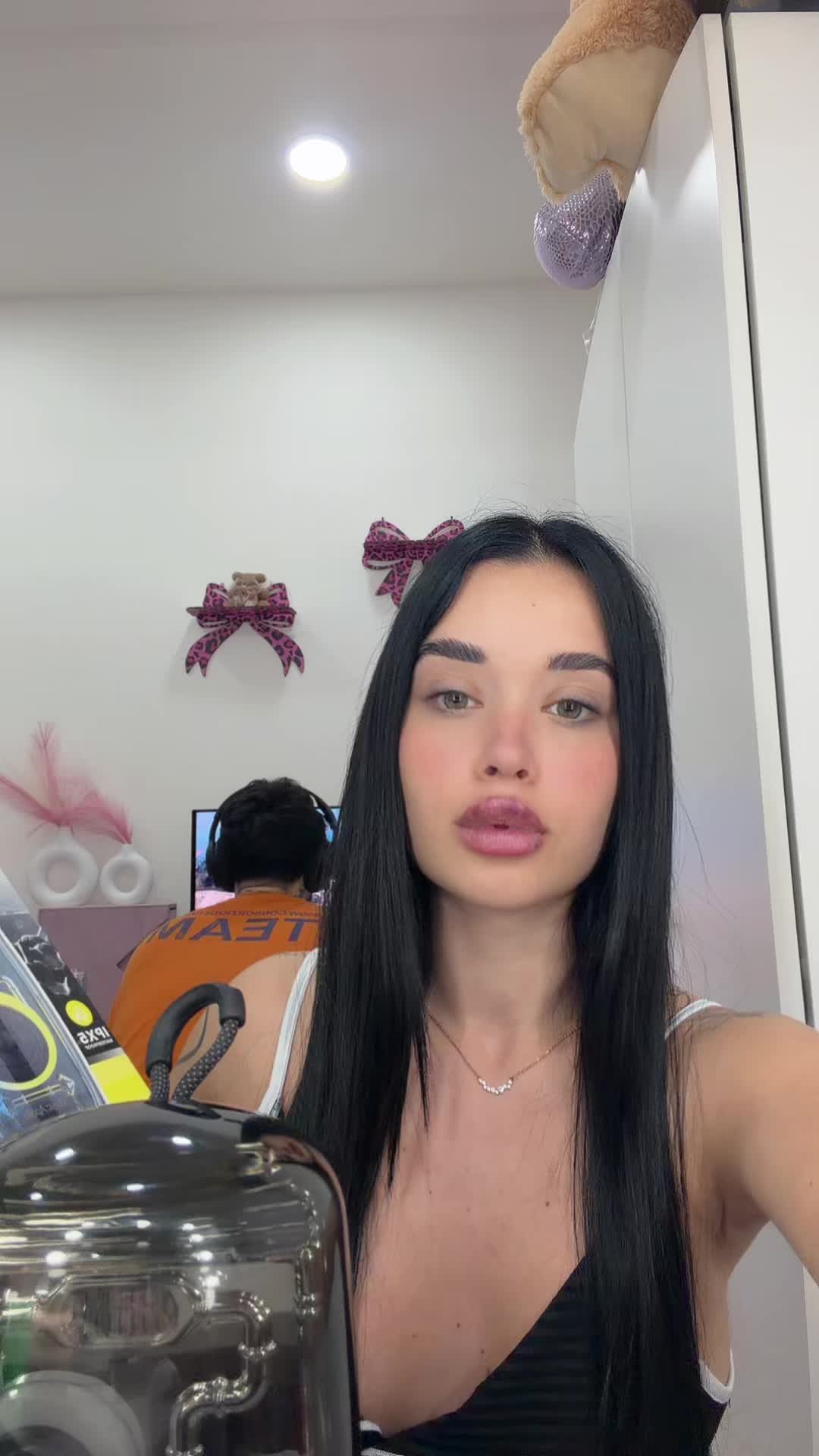 @tonyesara