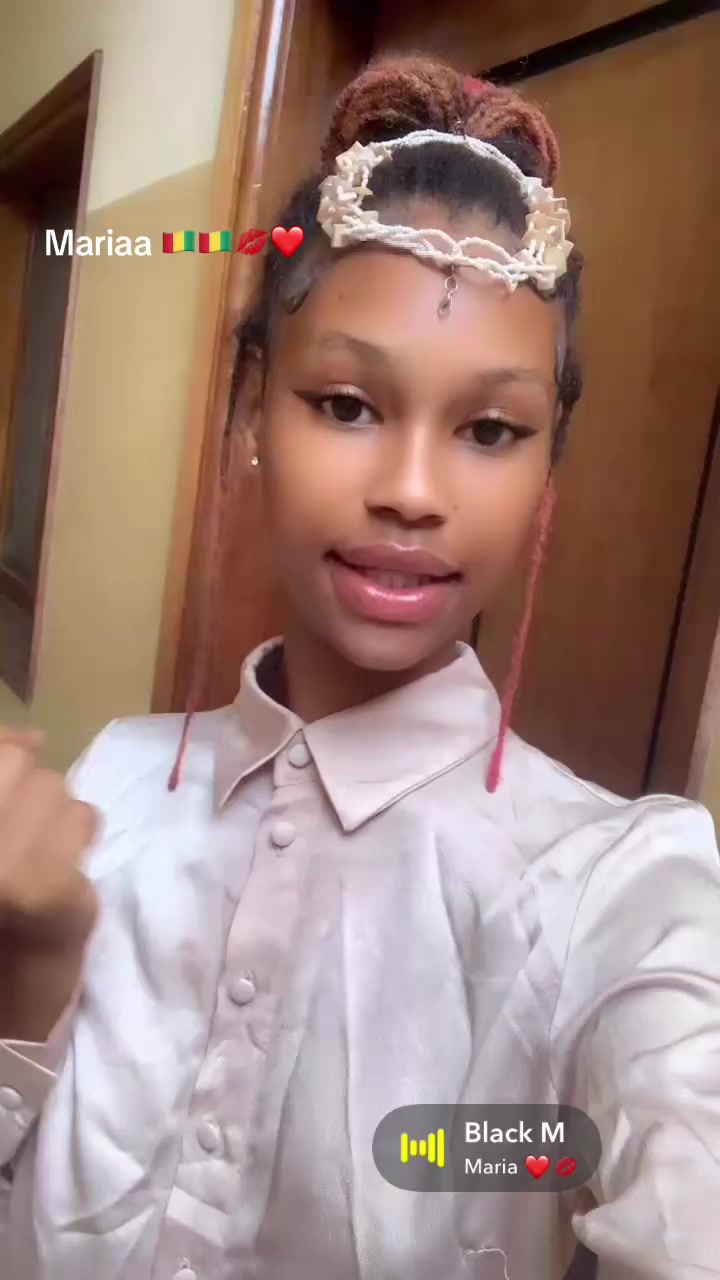 @Mira belle actrice