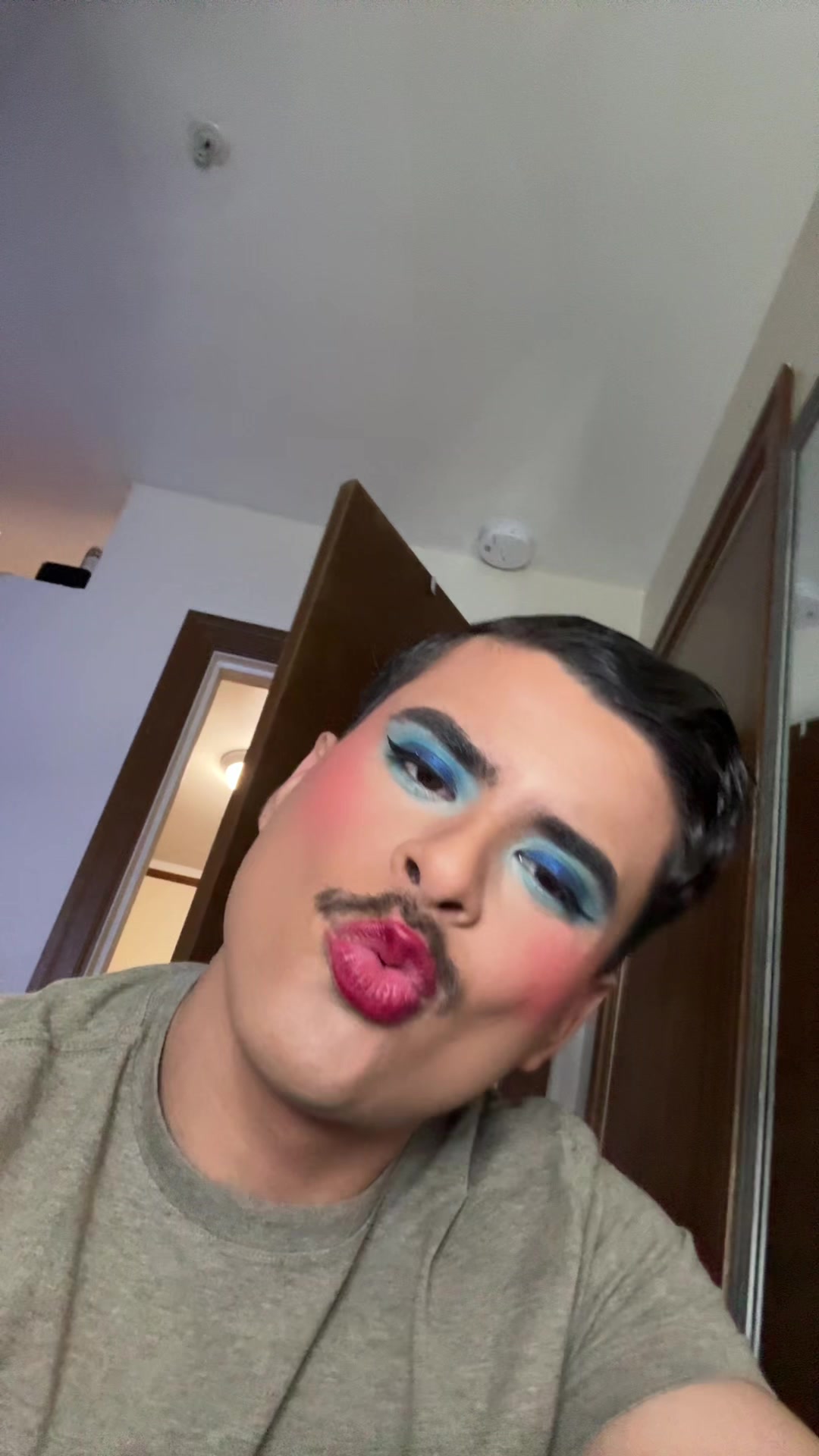 @Russ🥵🌈