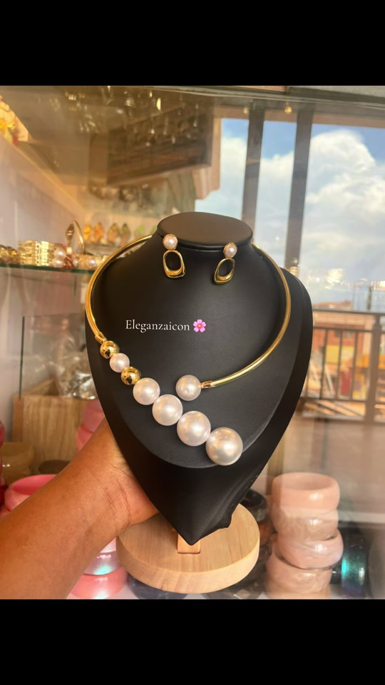 @ELEGANZAicon-jewelry/bag/heels