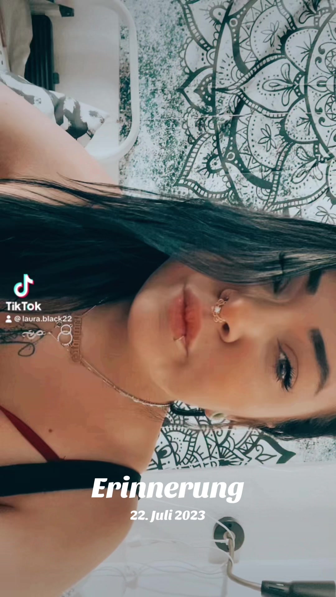 @laura_black