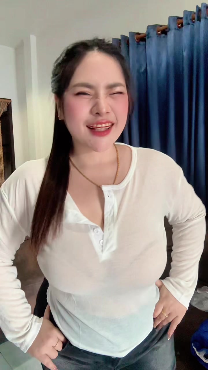 @ปุ้ยเอง สาวอวบที่ชอบแต่งตัวอะ