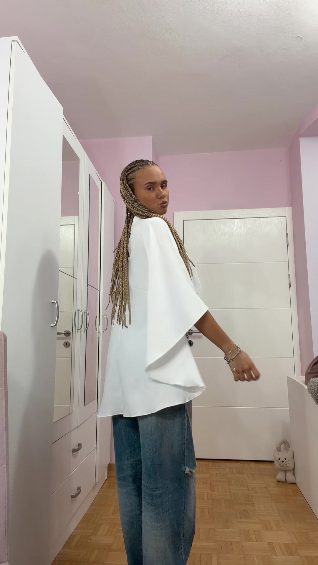 @лара