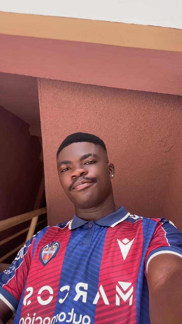 @KÄŁÝ🇬🇭👮🏻♂️🧸