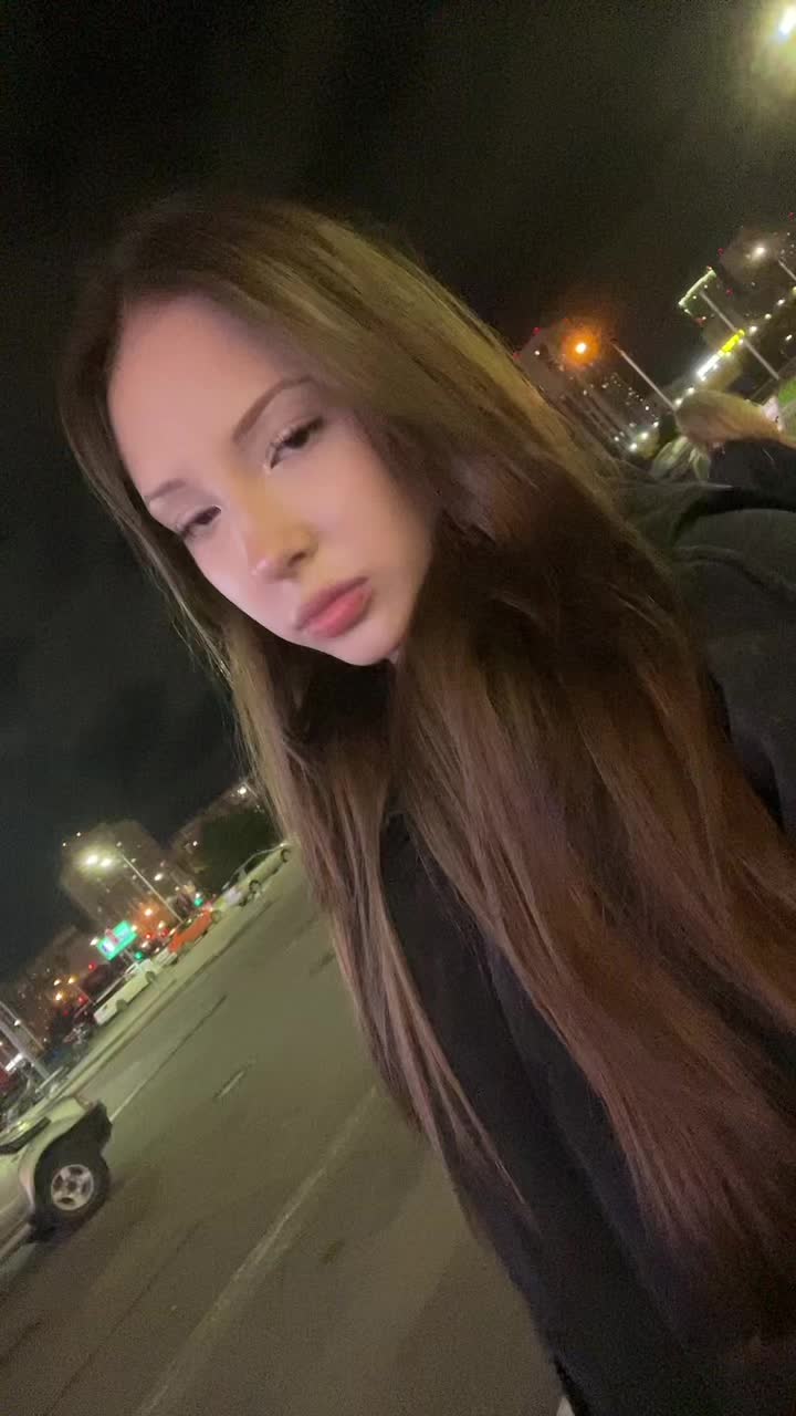 @melniqu_