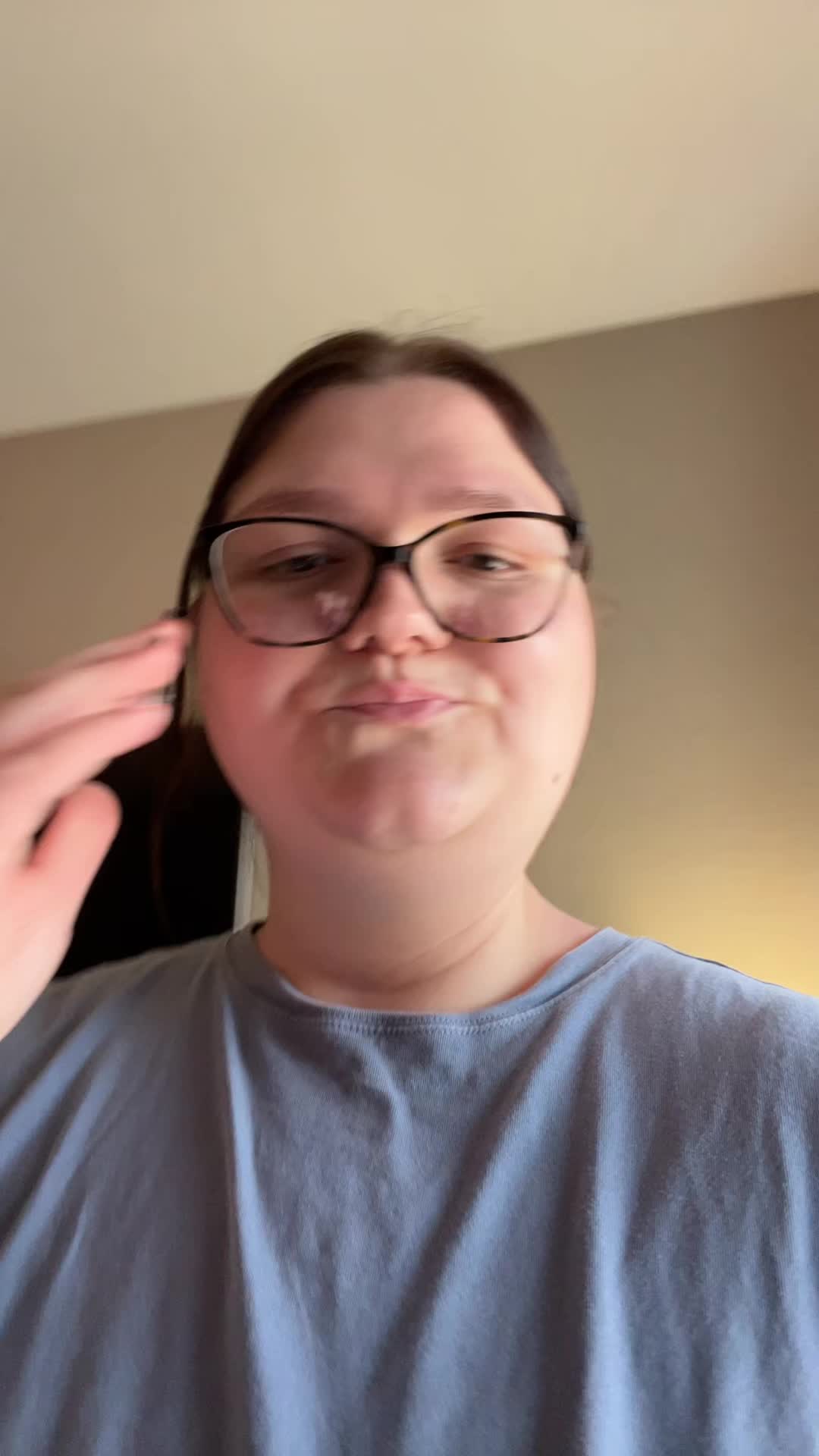 @laurenellis