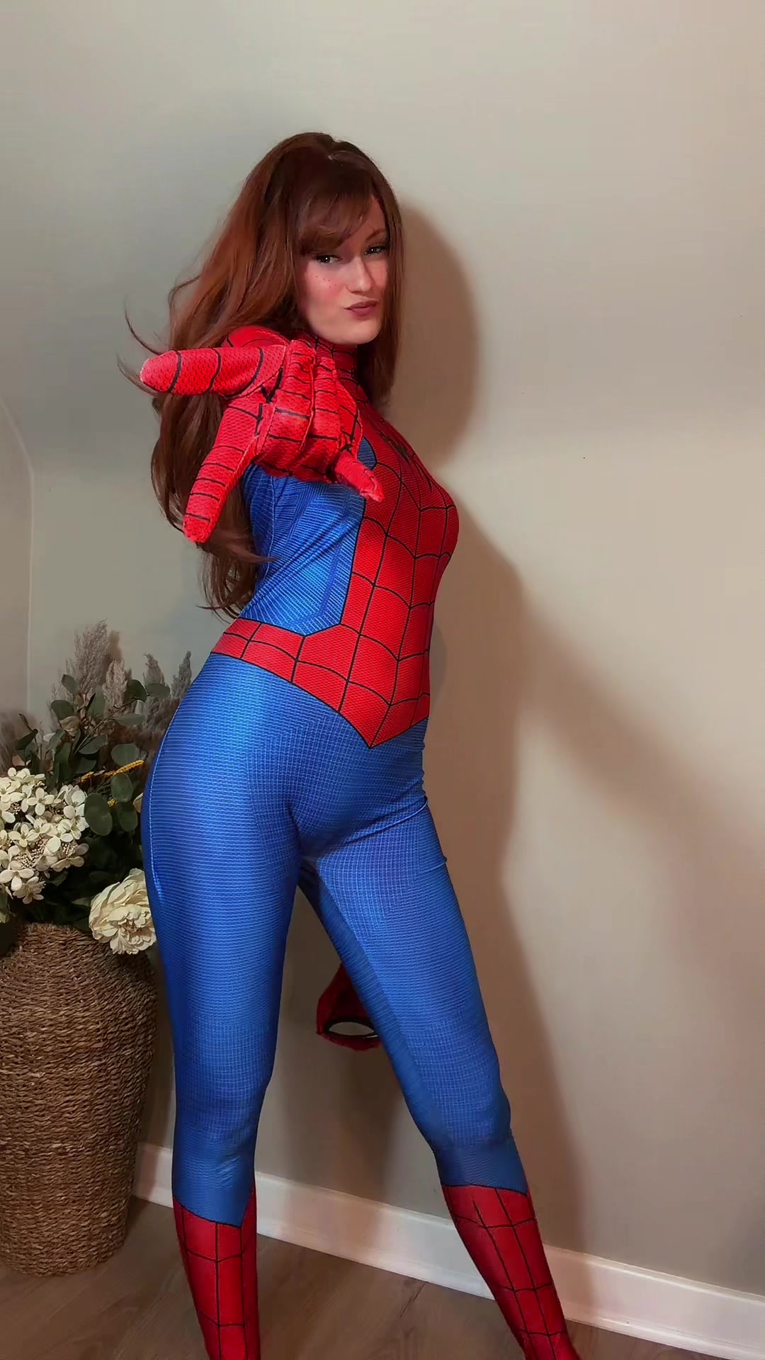 @SarahCosplayGal
