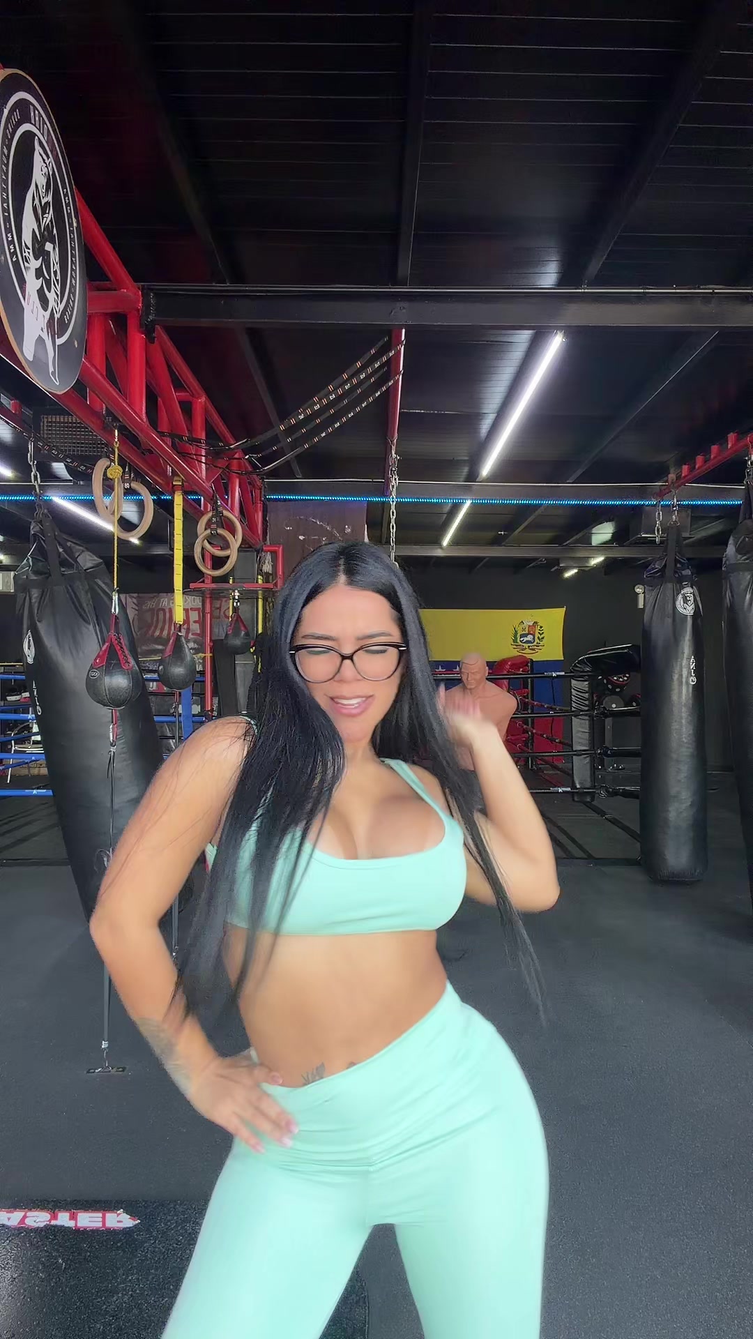 @Evielysoficial2