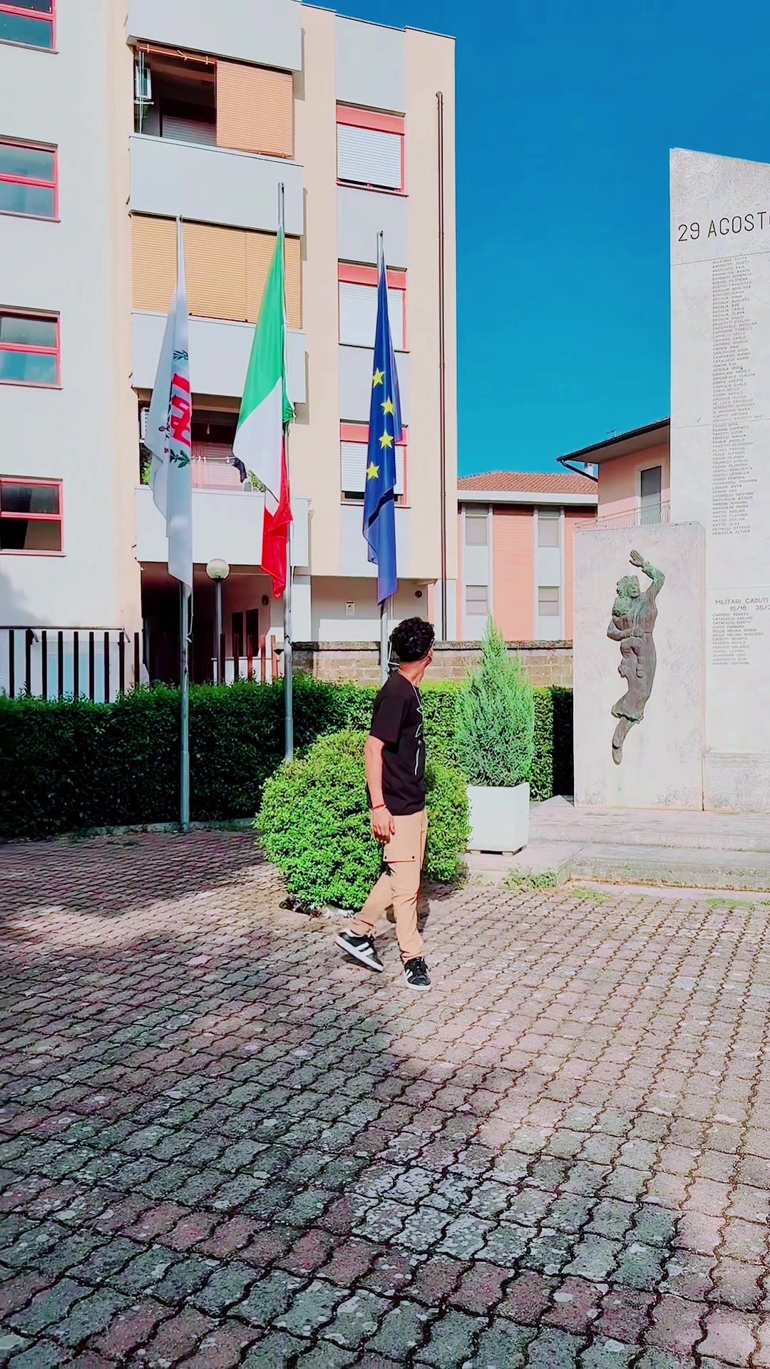 @JoJo>99🇪🇺🍭