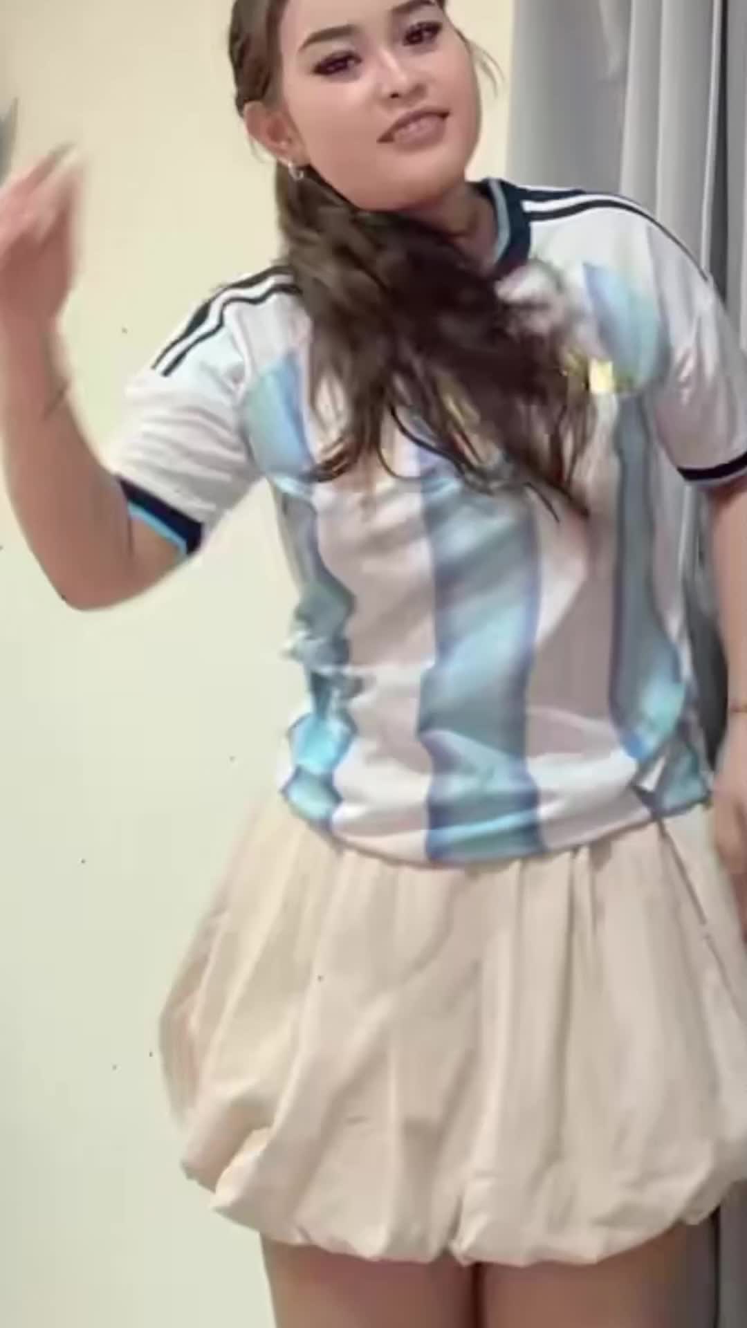 @fefe|< tembem