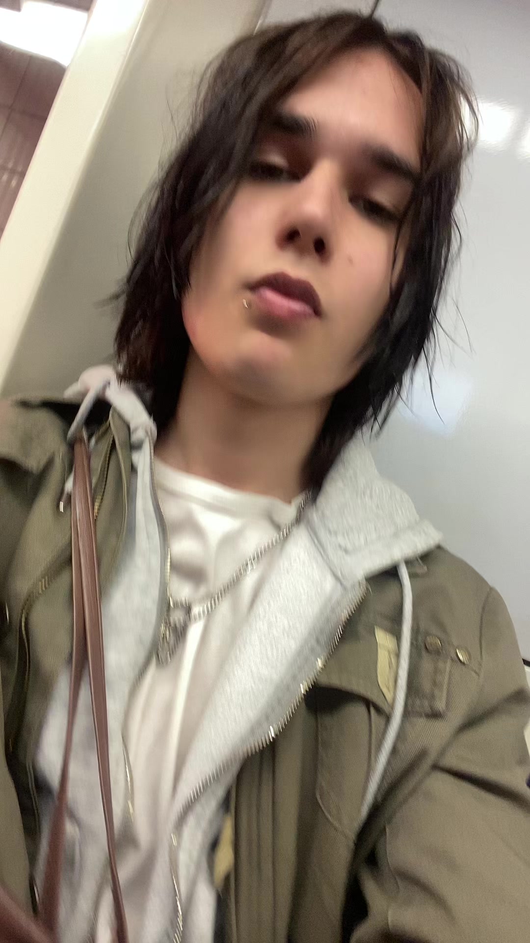 @1shitker