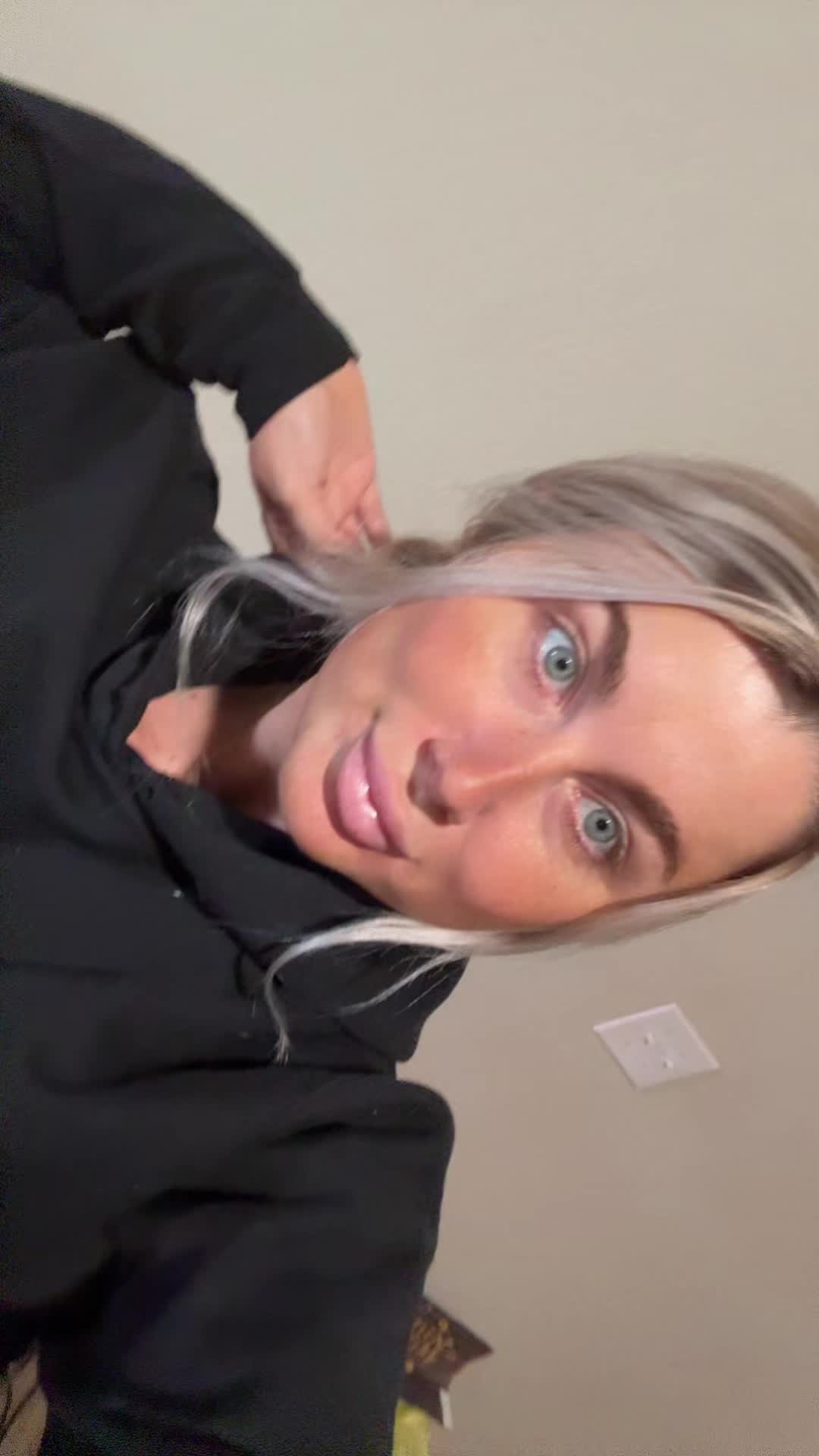 @Laceybarbieee