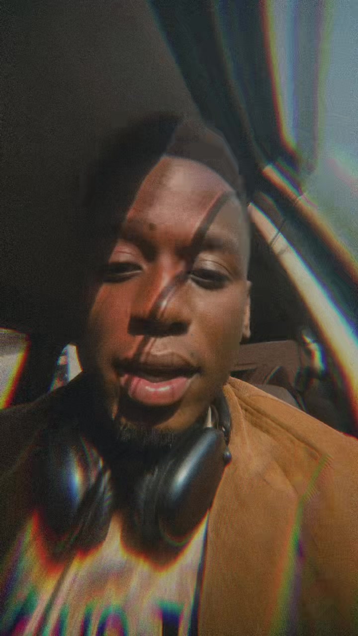 @🎧