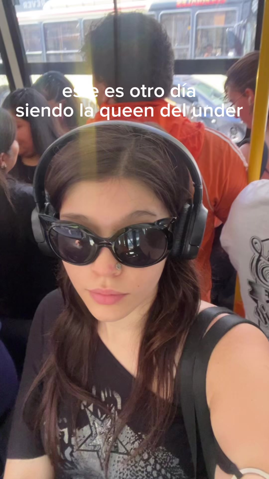 @holalola