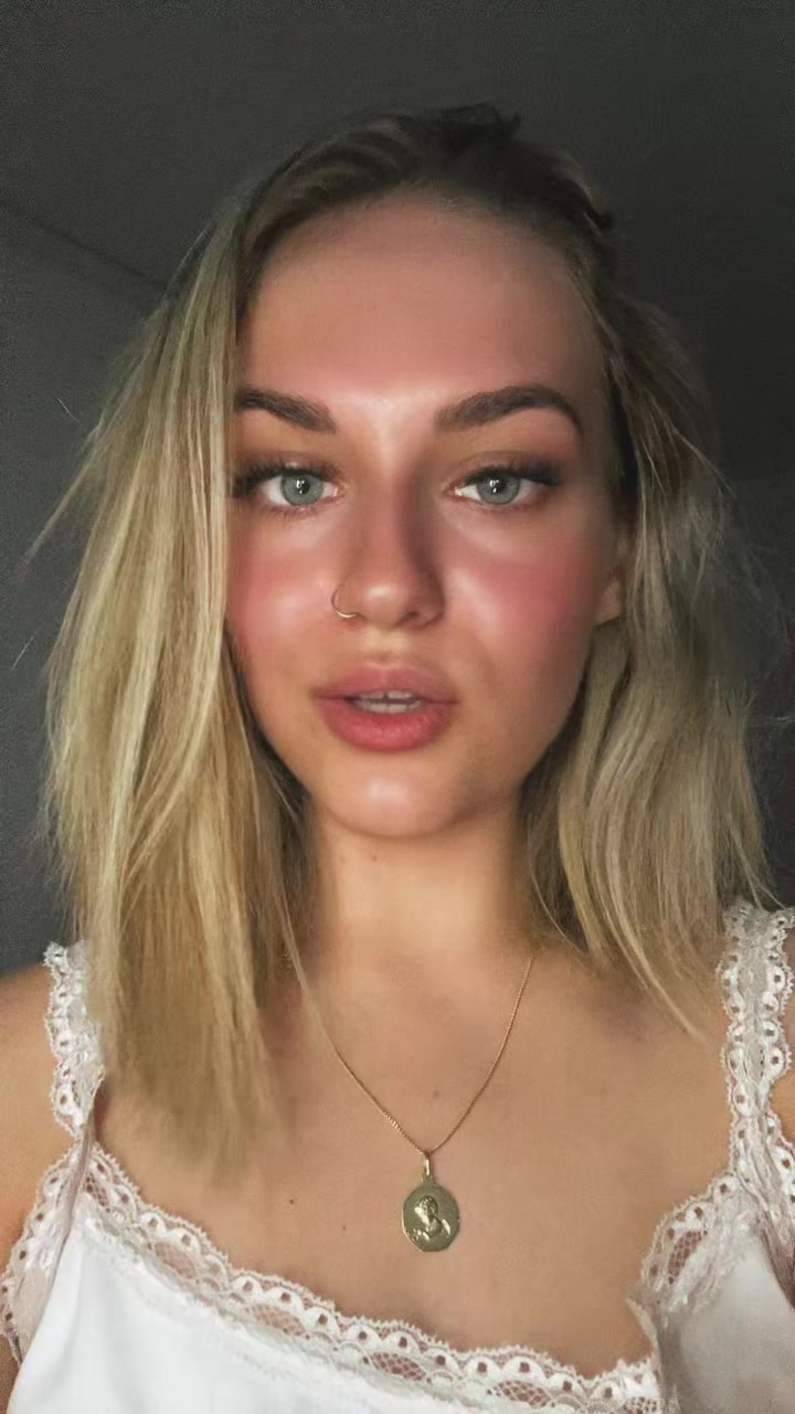 @Julyee