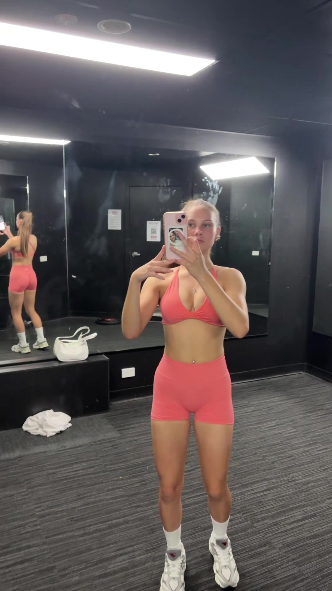 @j9436728