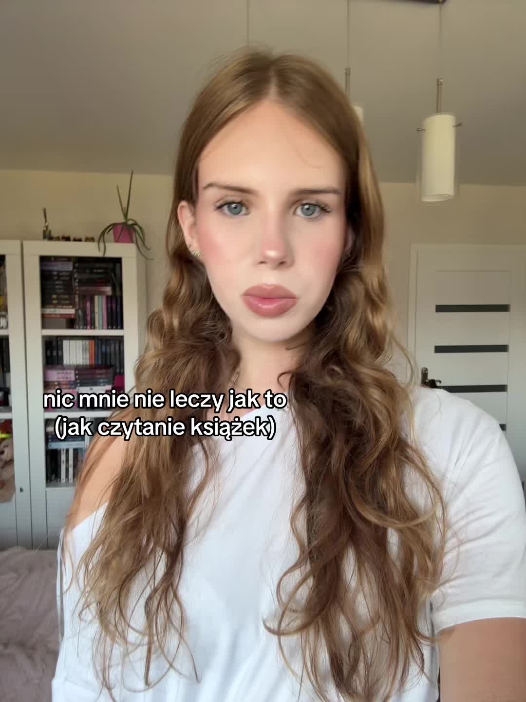 @veronica || booktok