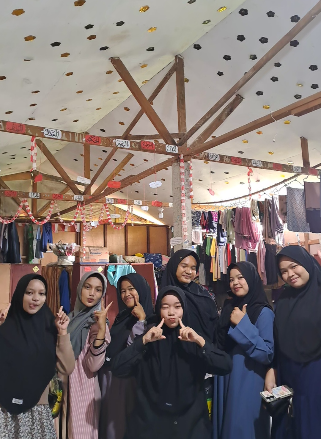 @NR`Ayaa♡