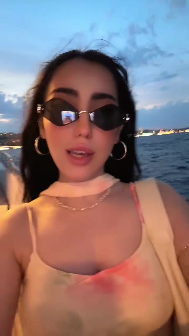 @👀