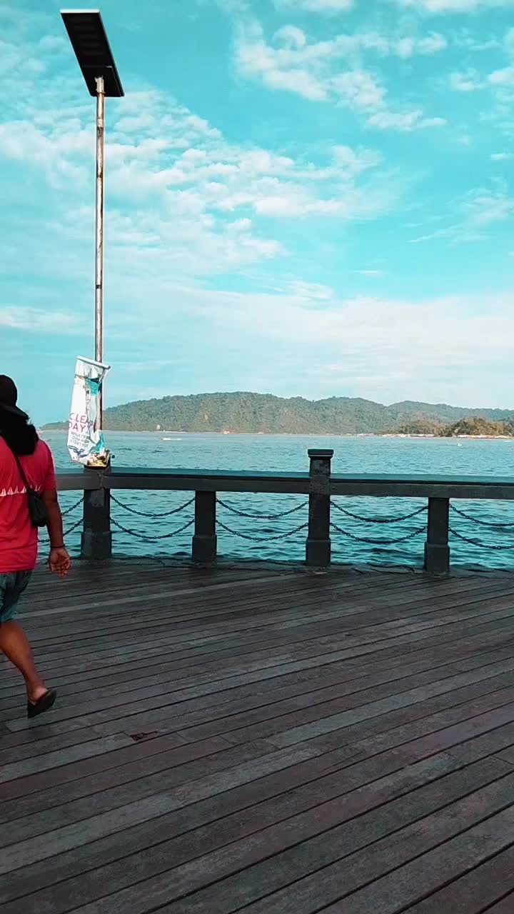 @JELL GONRONG