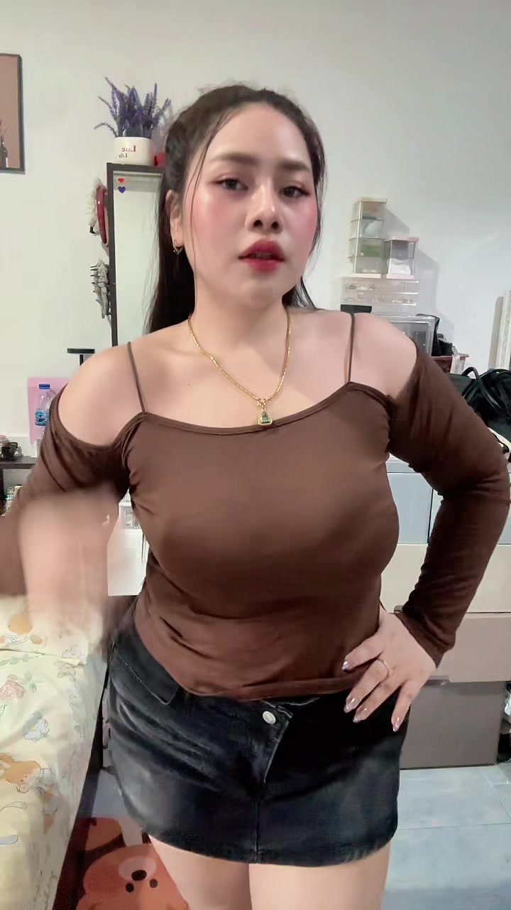 @ปุ้ยเอง สาวอวบที่ชอบแต่งตัวอะ