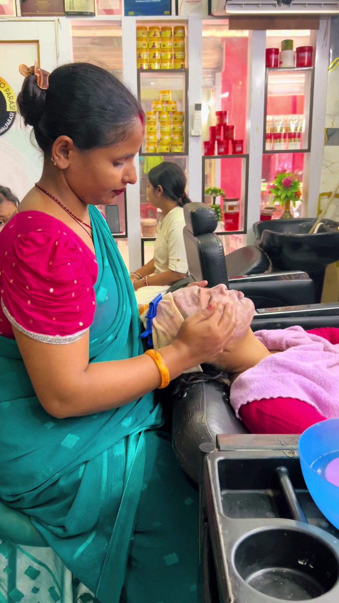 @Shila--makeup studio parasi