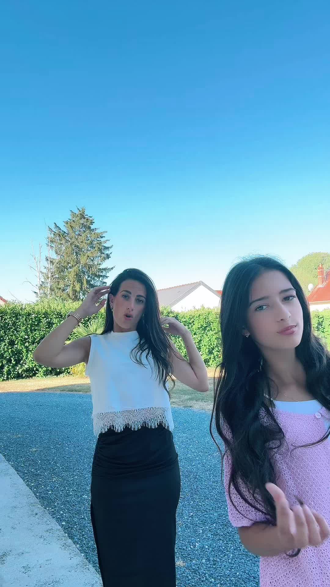@M E L ✨