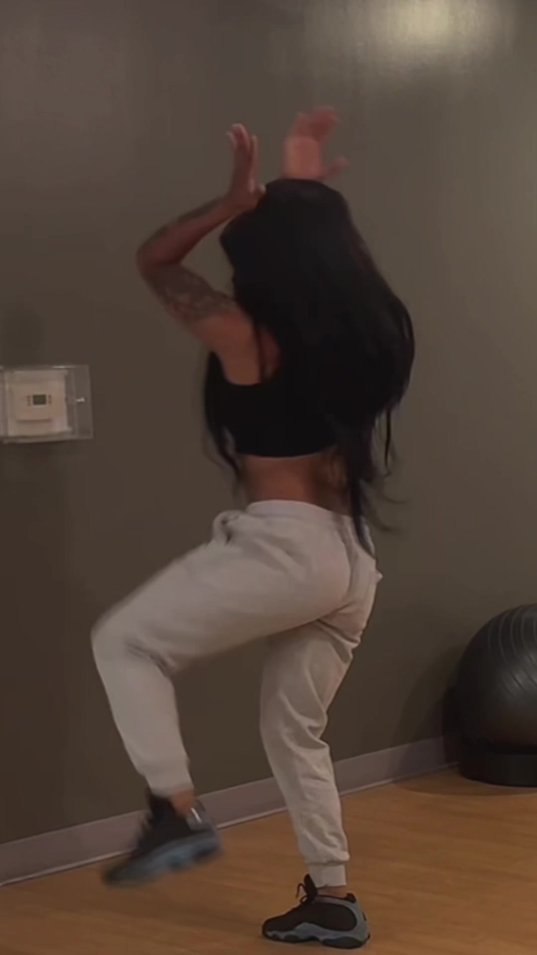 @Ariiii