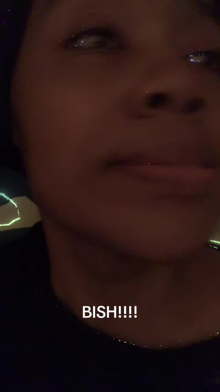 @pinky_am 🏳️&zwj;🌈 lesbian