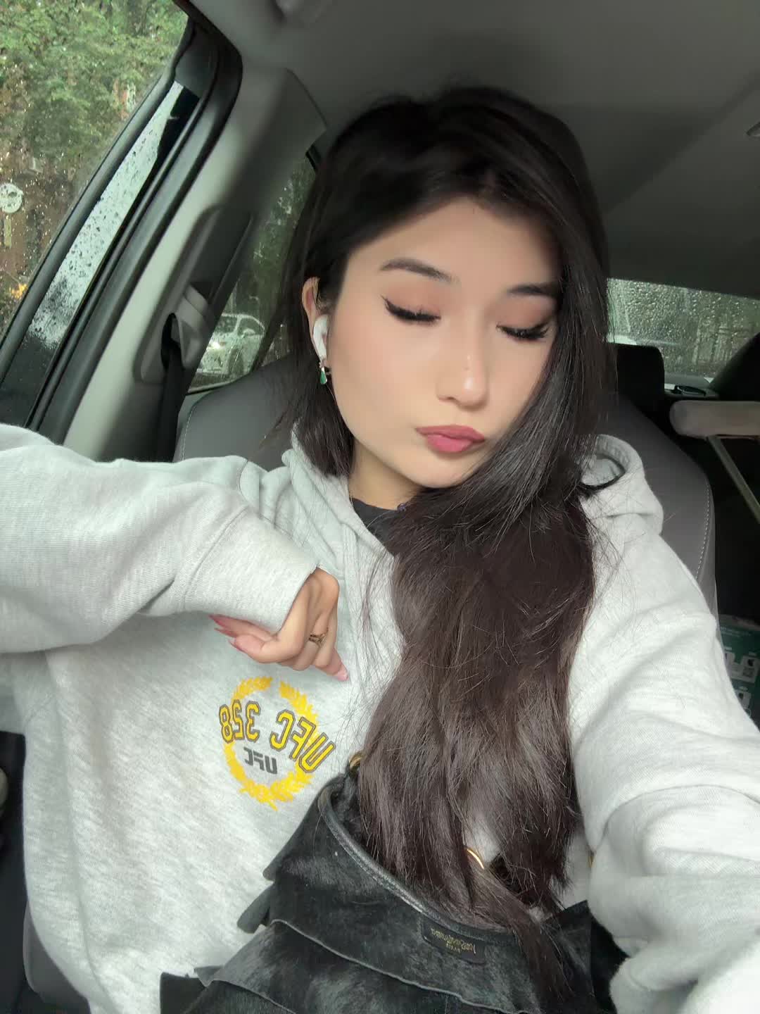 @minëk