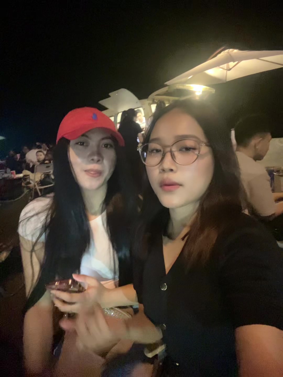 @Randompeoplee