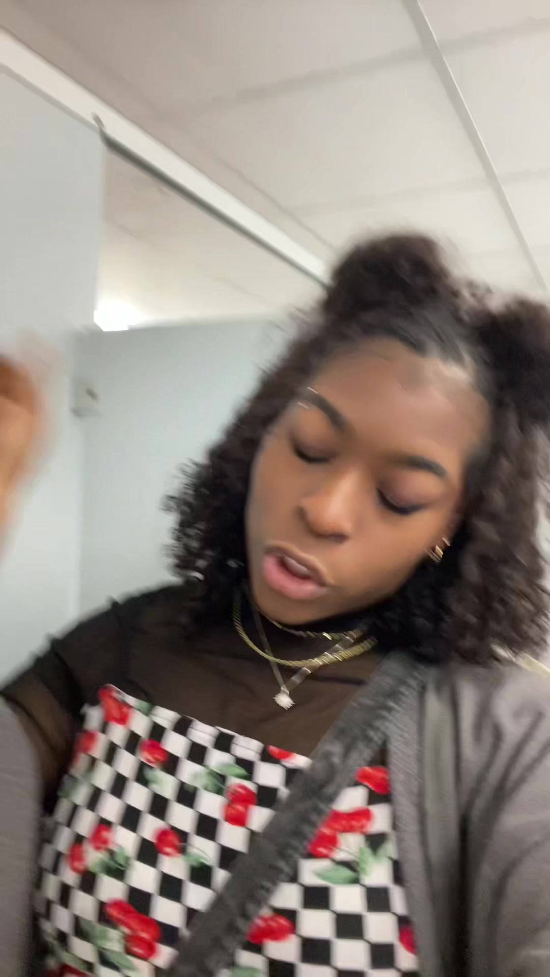 @HelloVella.wav