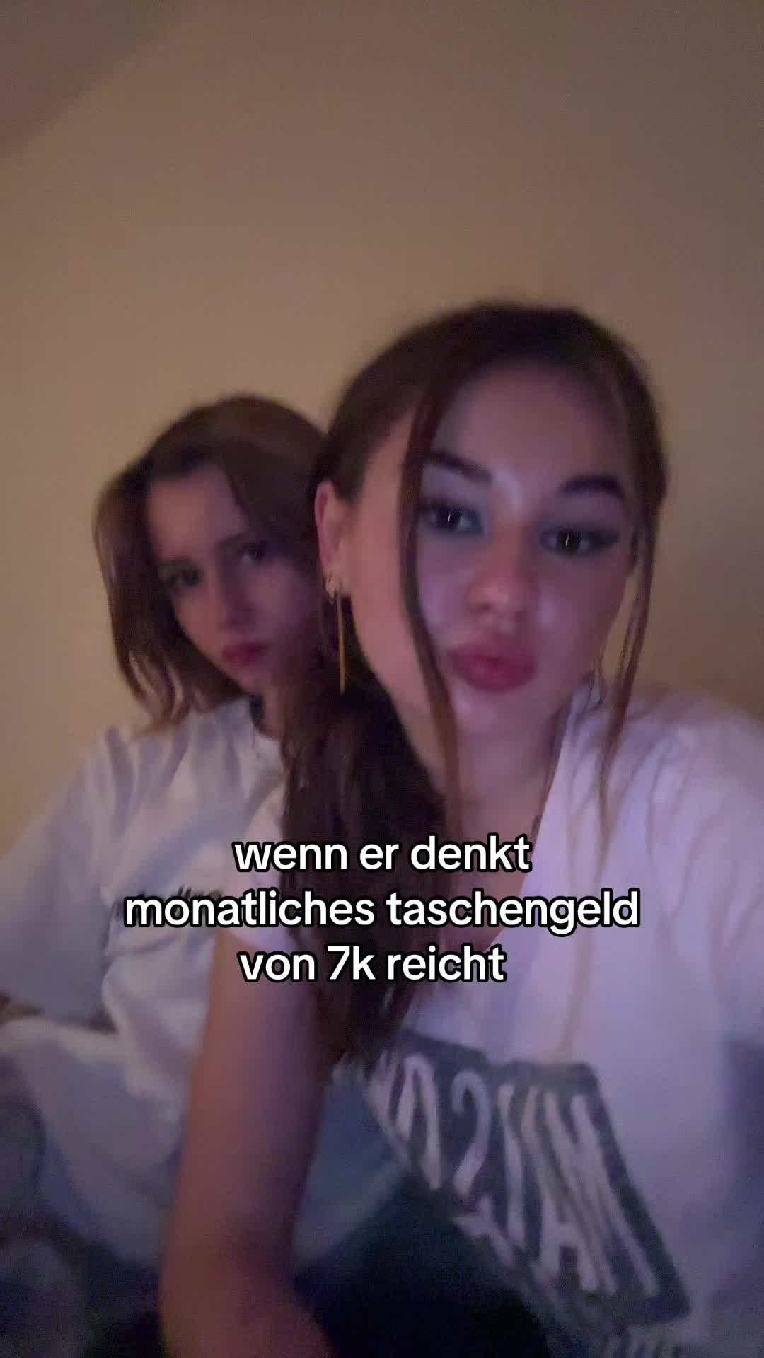 @🦦
