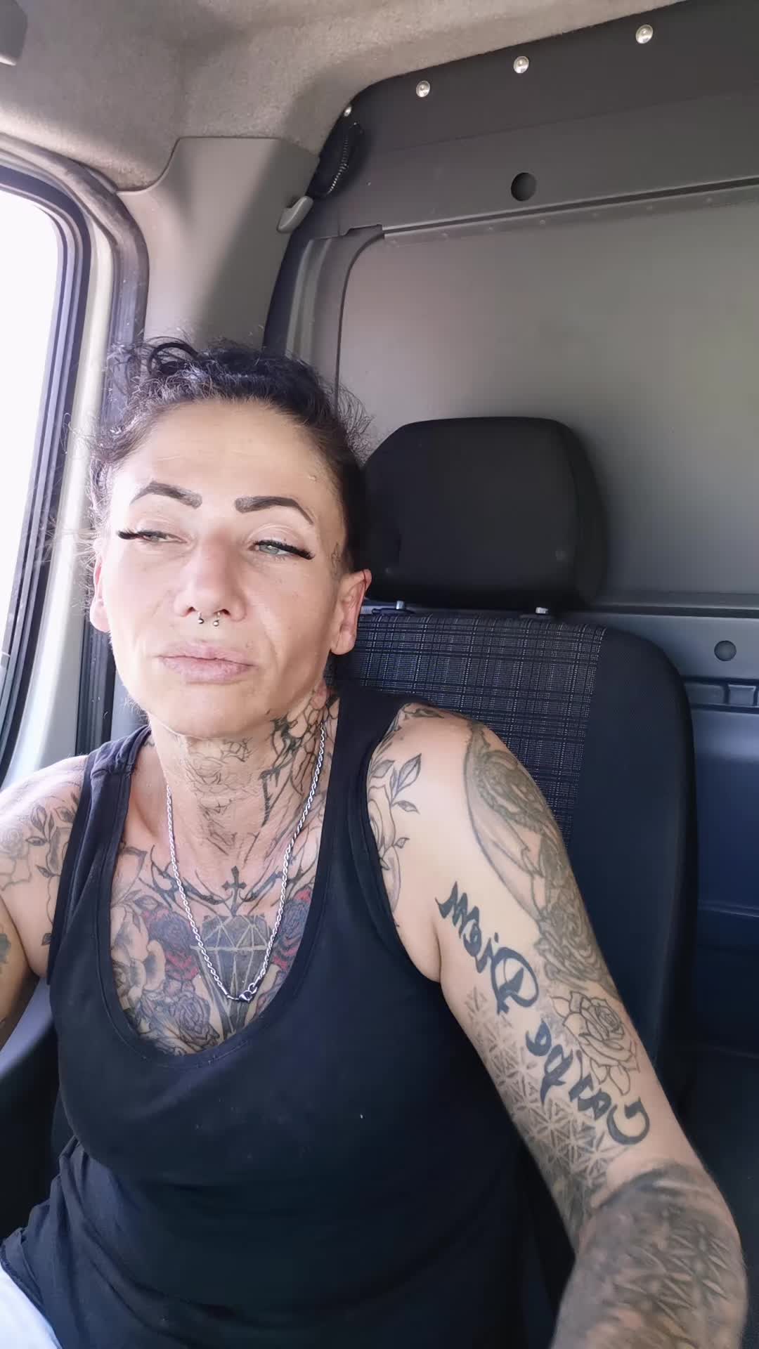 @🖤🤍DIE_EISKÖNIGIN🖤🤍