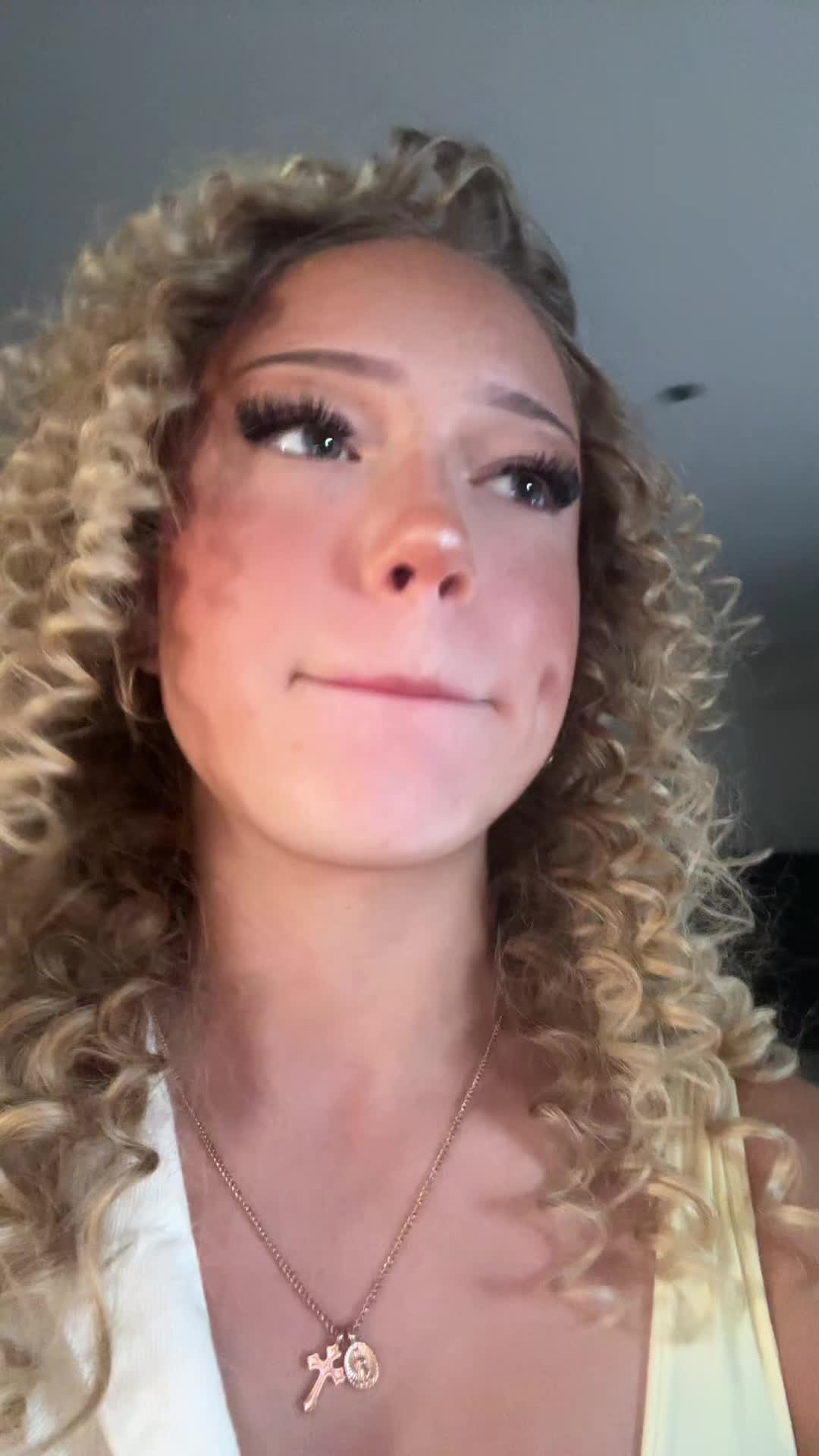 @_leasofie_