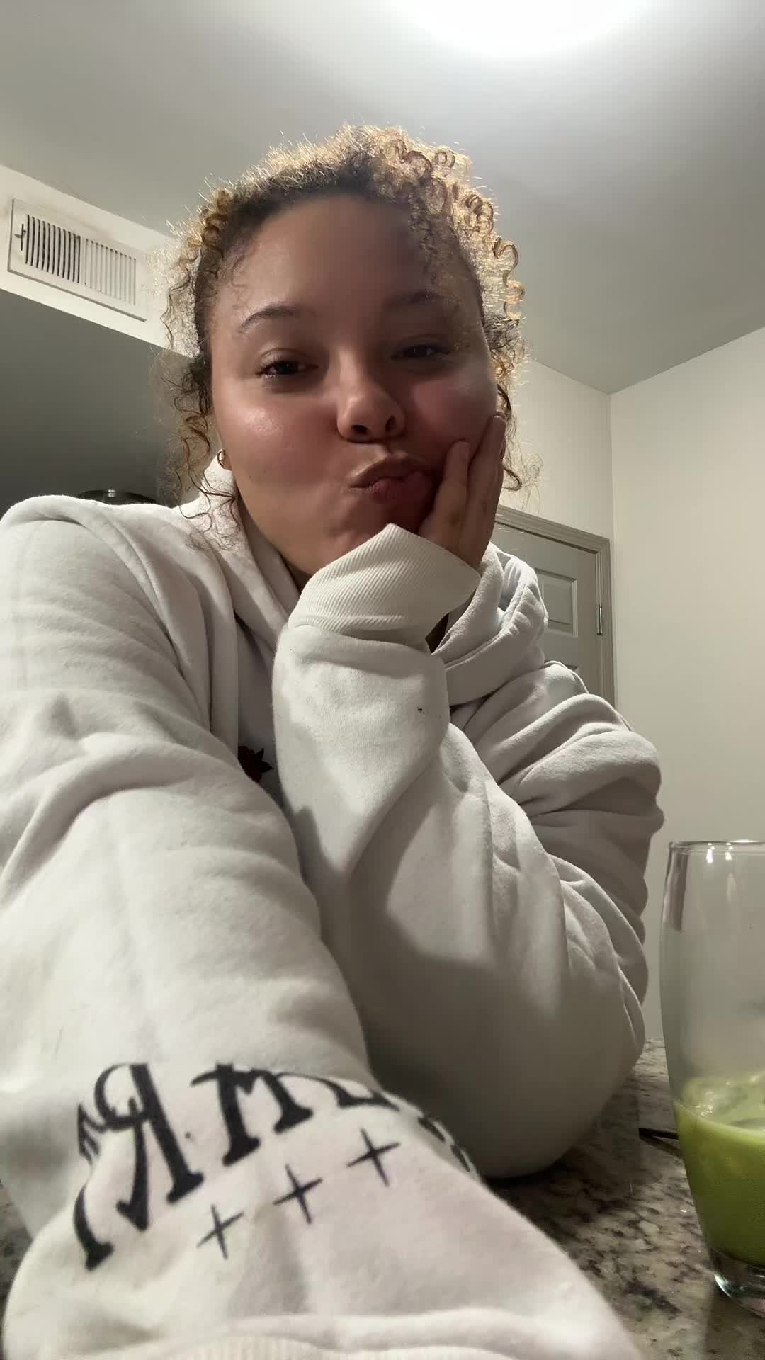 @shylynnzn